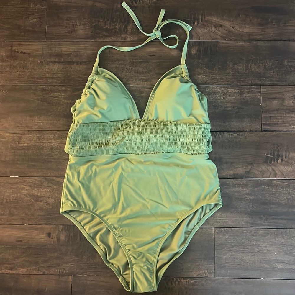 Green size large swimsuit one piece